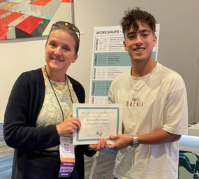 Juan Ramírez-Morales (<i>right</i>) receiving his certificate from ASN President Prof. Becky Fuller (<i>left</i>)